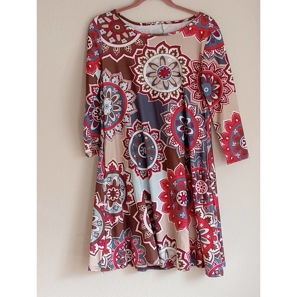 Trendy Pattern Dress with 2 side pockets. Size Large